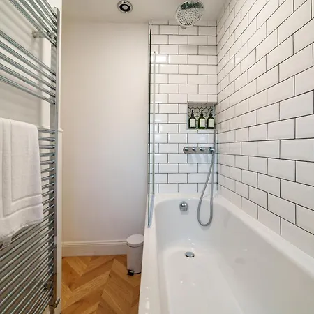 Meadow View - Cosy Townhouse With Patio Garden & Parking בית נופש *