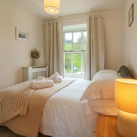 בית נופש Meadow View - Cosy Townhouse With Patio Garden & Parking קנדל