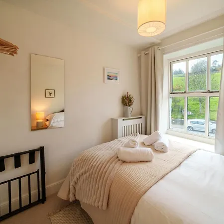 בית נופש Meadow View - Cosy Townhouse With Patio Garden & Parking