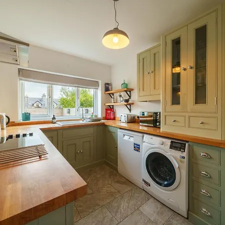 Meadow View - Cosy Townhouse With Patio Garden & Parking קנדל