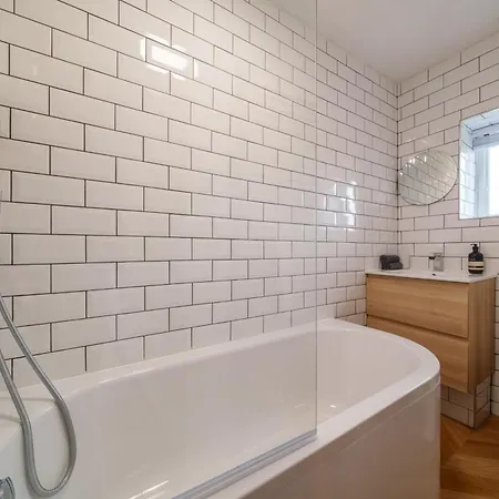 Meadow View - Cosy Townhouse With Patio Garden & Parking בית נופש