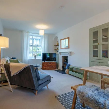 בית נופש Meadow View - Cosy Townhouse With Patio Garden & Parking *